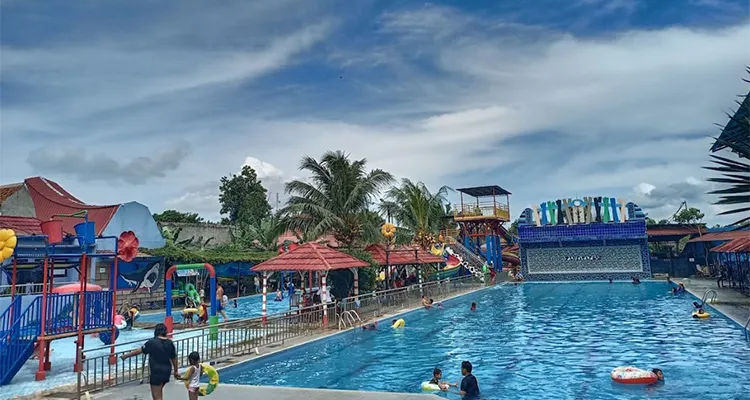 Taman Air Aqualand Wisata Air Keluarga Yang Sangat Seru