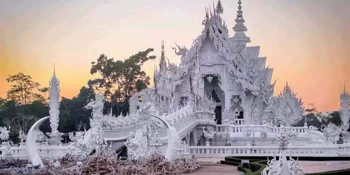 Wat Rong Khun, Wisata Kuil Putih Cantik Thailand