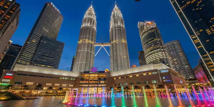 Menara Kembar Petronas: Wisata Kuala Lumpur, Malaysia