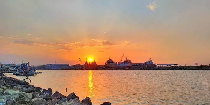 Wisata Pantai Kejawanan Cirebon Pesona Keindahan Alam Yang Memukau