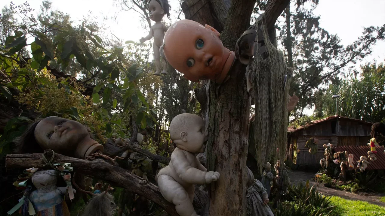 Boneka-yang-Bergerak-dan-Berbisik