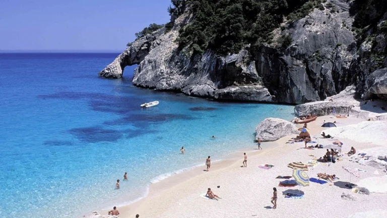 Mengungkap Keindahan Pesona Pantai Sardinia Beaches di Italia
