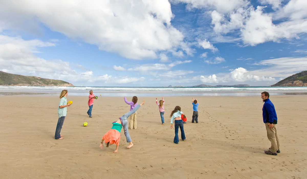 Aktivitas-Wisata-yang-Bisa-Dilakukan-di-Squeaky-Beach