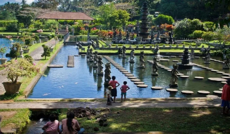 Spot Foto Terbaik di Tirta Gangga yang Wajib Kamu Coba