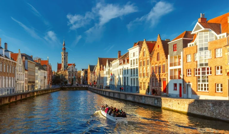 Menemukan Keindahan Bruges Old Town, Kota Kanal Belgia