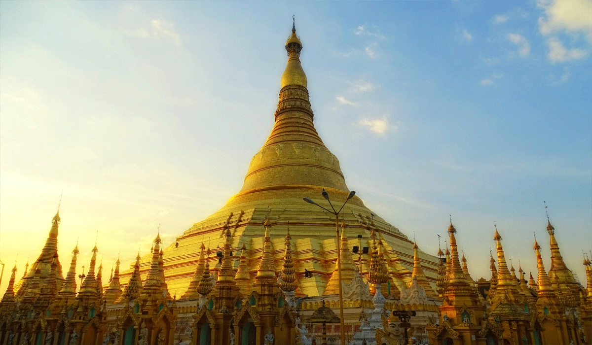 Shwedagon Pagoda, Pesona Emas Abadi Di Yangon Myanmar