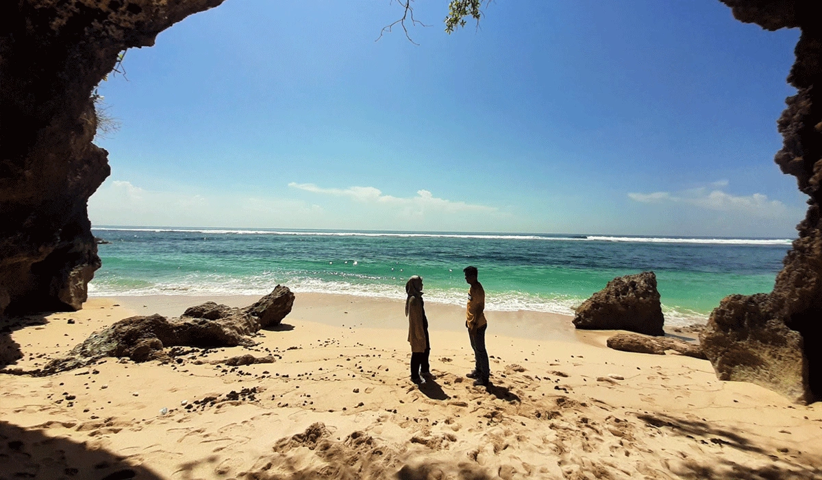 Akses-Menuju-Pantai-Gunung-Payung-dan-Fasilitas-Lengkap