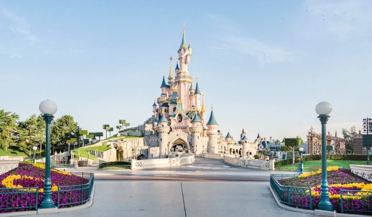 Daya Tarik Disneyland Park, Fantasi dan Petualangan di California