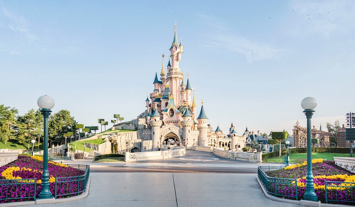 Daya Tarik Disneyland Park, Fantasi dan Petualangan di California