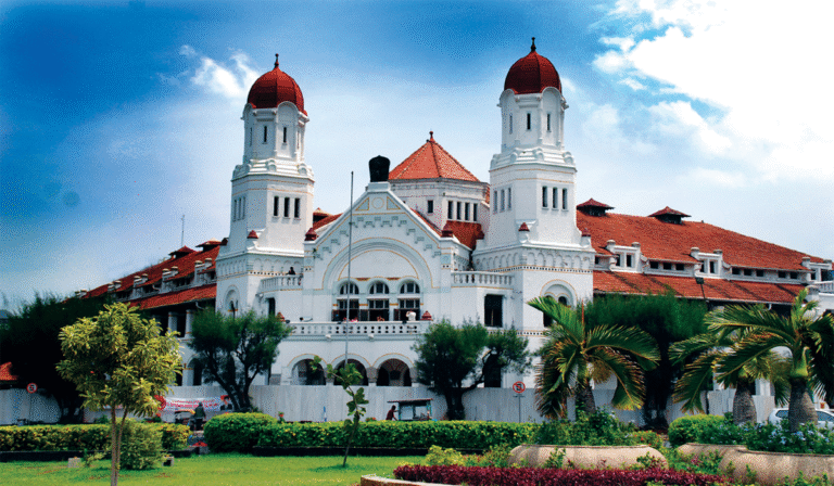Lawang Sewu, Menyingkap Misteri Gedung Seribu Pintu yang Berhantu