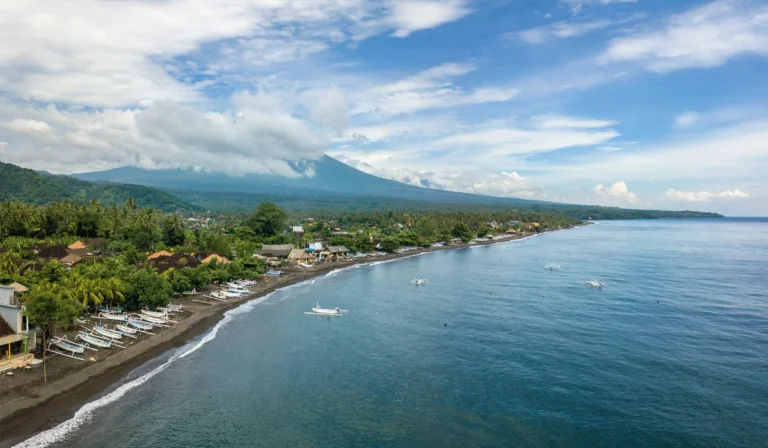 Menikmati Keindahan Bawah Laut dan Sunset di Pantai Amed
