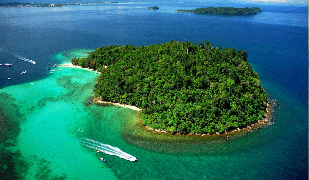 Menjelajahi-Daratan-Manukan-Island