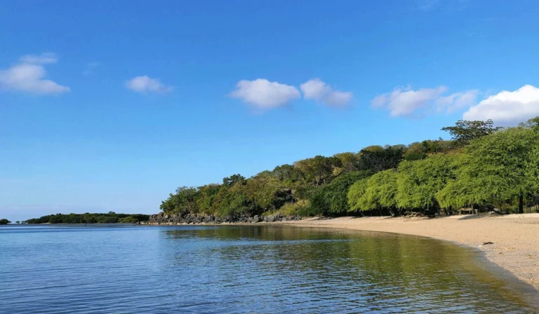 Pantai Lampuyang, Destinasi Eksotis Untuk Pecinta Alam dan Fotografi