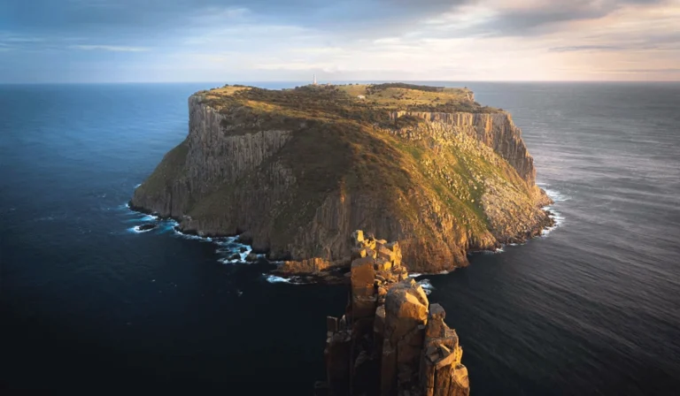 Tasman Peninsula, Paduan Tebing Megah dan Pantai Memukau