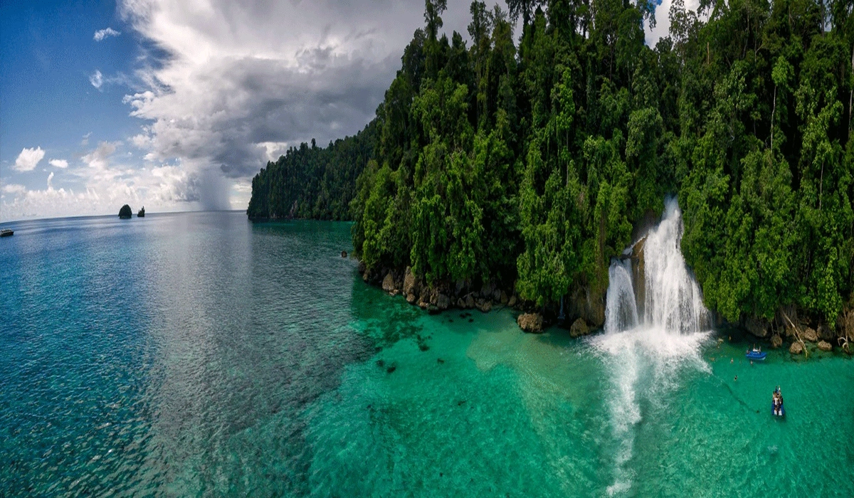 Air Terjun Kiti-Kiti, Surga Tersembunyi di Pesisir Fakfak Yang Memukau!