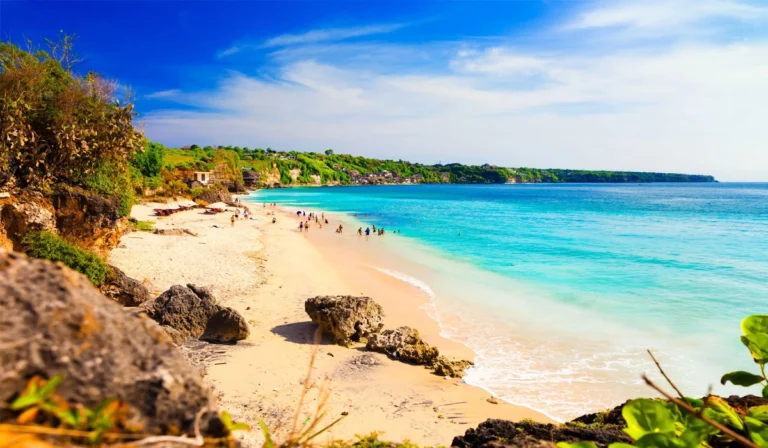 Aktivitas Seru yang Bisa Dilakukan di Pantai Dreamland Bali