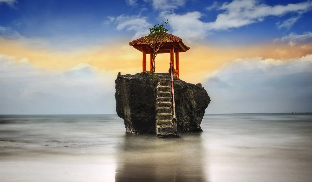 Aktivitas-Seru-yang-Bisa-Dinikmati-di-Pantai-Karang-Bolong