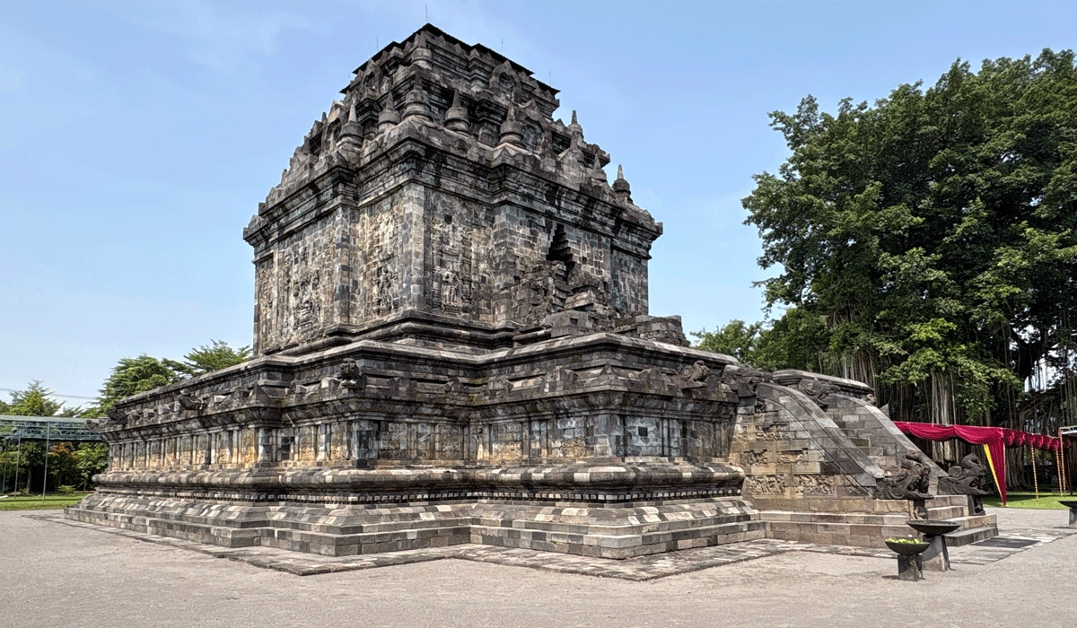 Candi-Mendut,-Destinasi-Wisata-Sejarah-di-Magelang