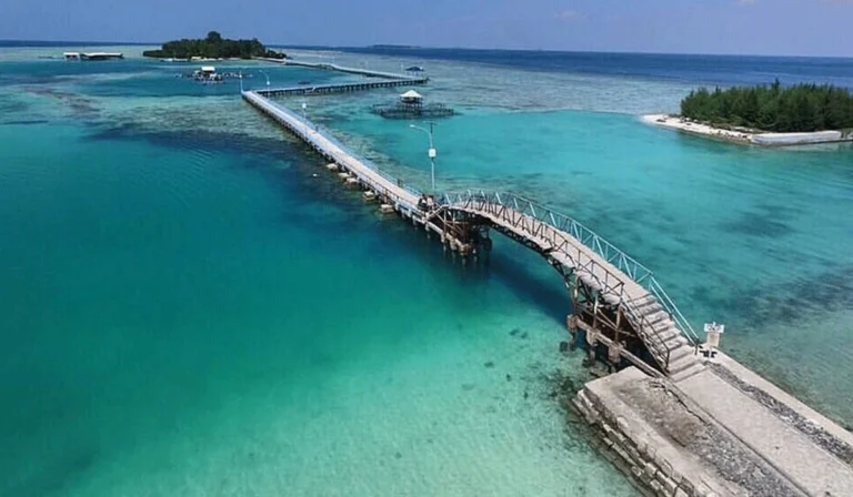 Menikmati Keindahan Alam dan Jembatan Cinta di Pulau Tidung