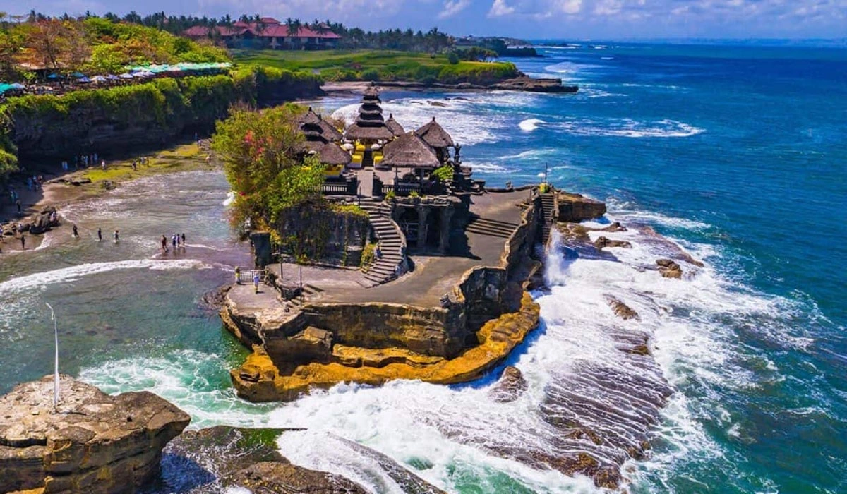 Tanah Lot Bali - Destinasi Wajib Dengan Sunset Paling Ikonik