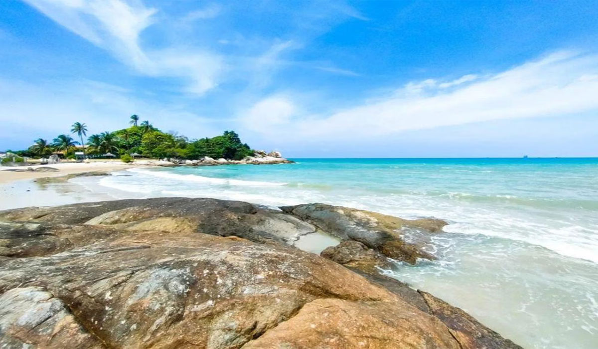 Bikin Penasaran! Keindahan Pantai Parai Tenggiri yang Bikin Wisatawan Terpukau